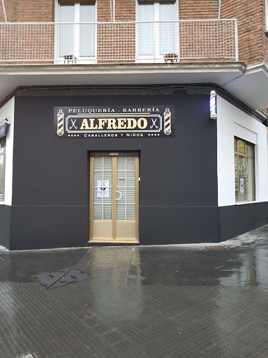 PELUQUERIA BARBERIA ALFREDO CORTÉS PARA CABALLEROS Y NIÑOS en Vitoria-Gasteiz