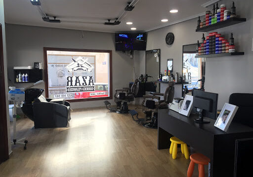 Peluquería y barbería azar – Ávila‎