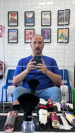 David Puertas Grooming Men’s Room en Cáceres‎