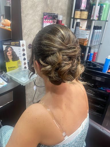 Peluquería y estética SANTI en Archena