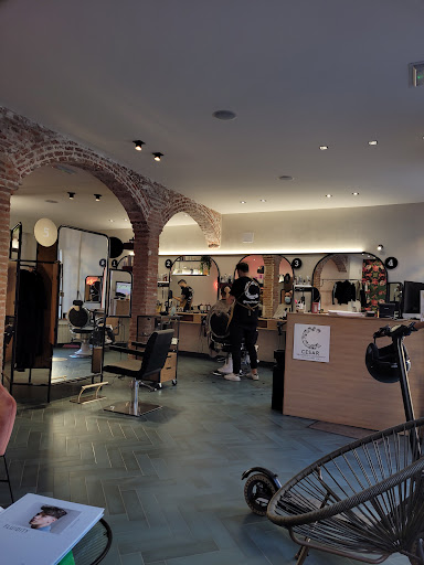 César Peluqueros & Barbería en León