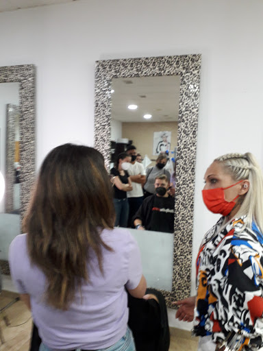 Academia Lola Peluquería y Estética en Vélez-Málaga
