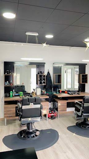 V Room Barber Shop en L
