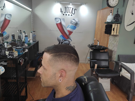 4JOTAS BARBERSHOP en Lloret de Mar