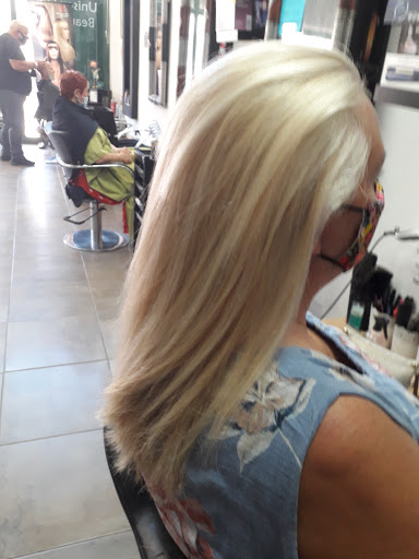 Strictly hair and beauty en Los Montesinos