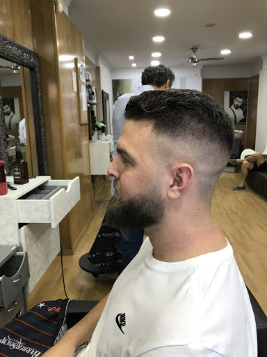 Barberia peluquería Carlos González GRX en Granada