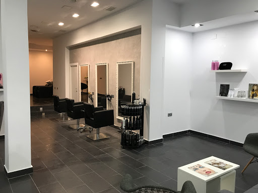 PELUQUERIA Y ESTETICA ESSENCIAL en Barbate