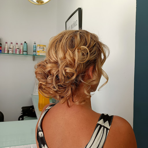 Ely Muñoz Estetica Y Peluquería en Tomares