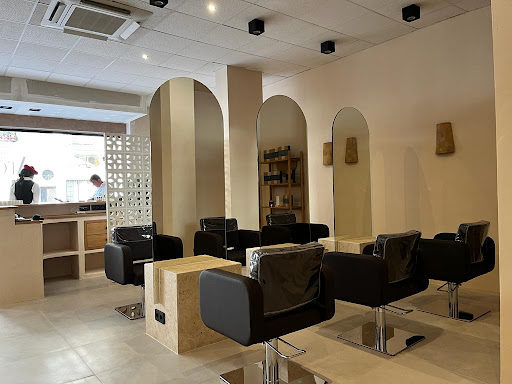 SECRETOS DEL AGUA. PELUQUERÍA Y ESTÉTICA. ARES SALÓN BOUTIQUE. en Estepona