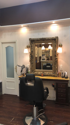 La Barberia de Santa Angela BY Carlos Peluquero,s en La Palma del Condado