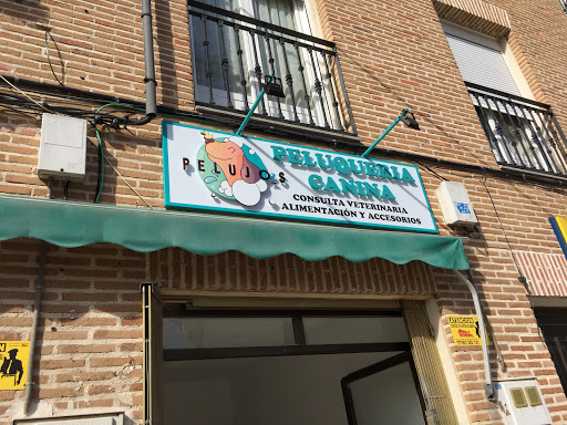 Peluqueria Canina y Consultorio Veterinario Pelujos en Velada